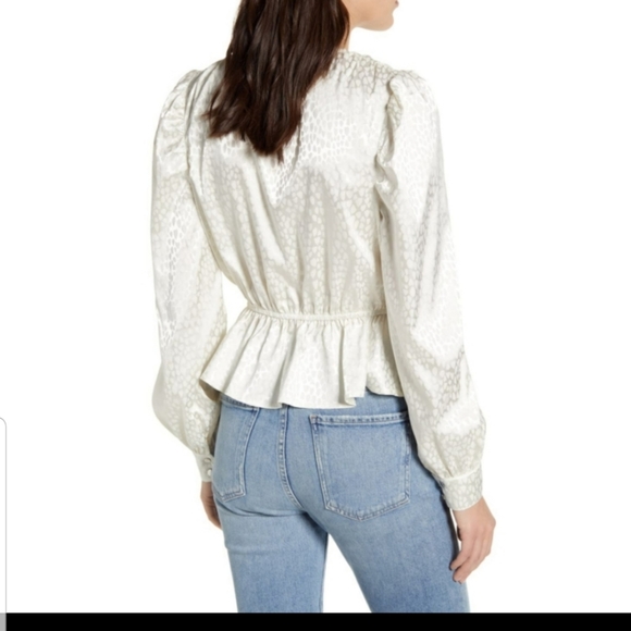 Chelsea. 28 women Top - Picture 2 of 14